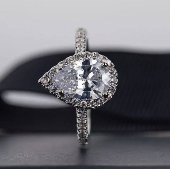 Pretty Tear Drop Crystal Ring - Picture 4 of 9